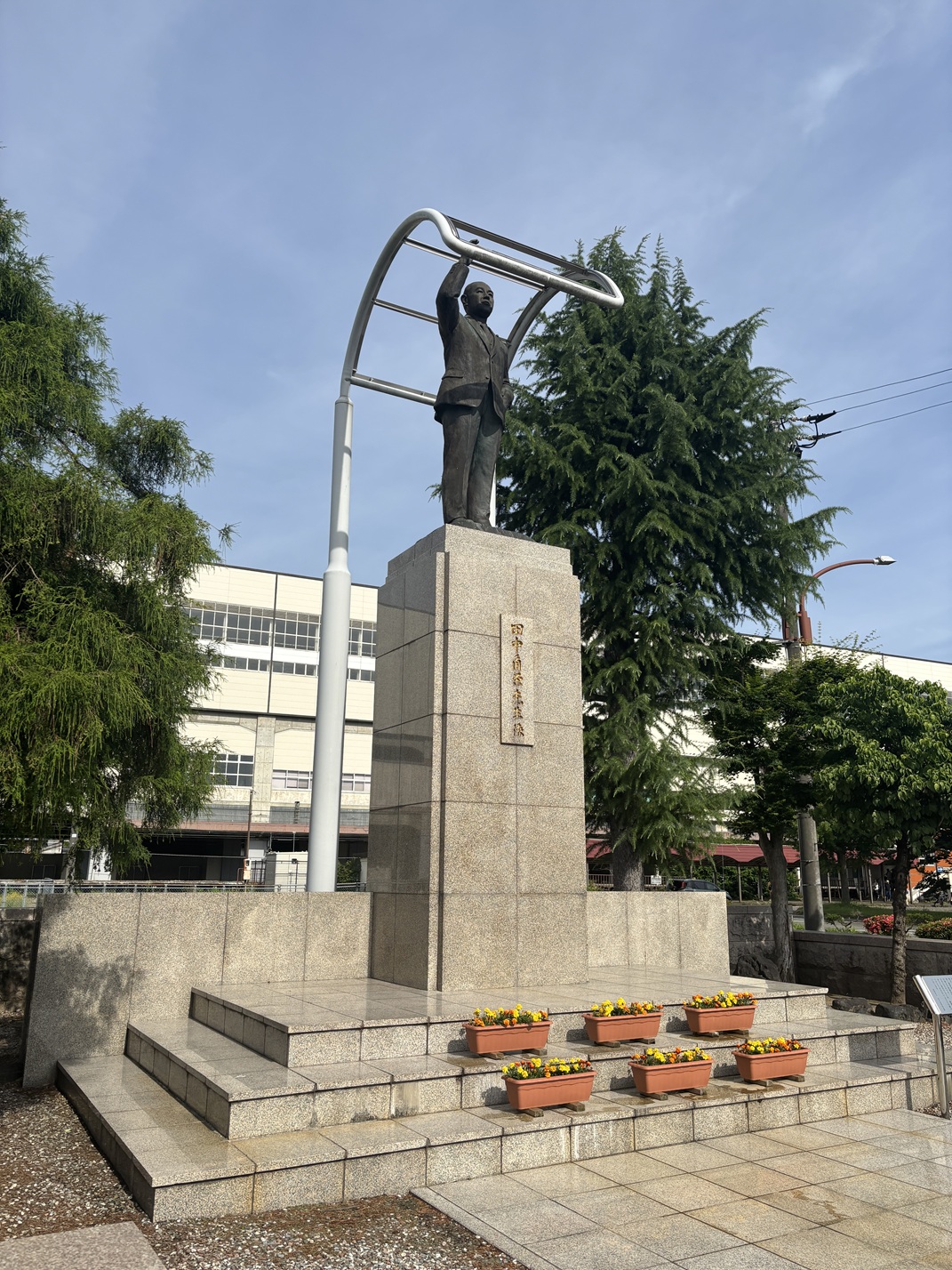 田中角栄立像