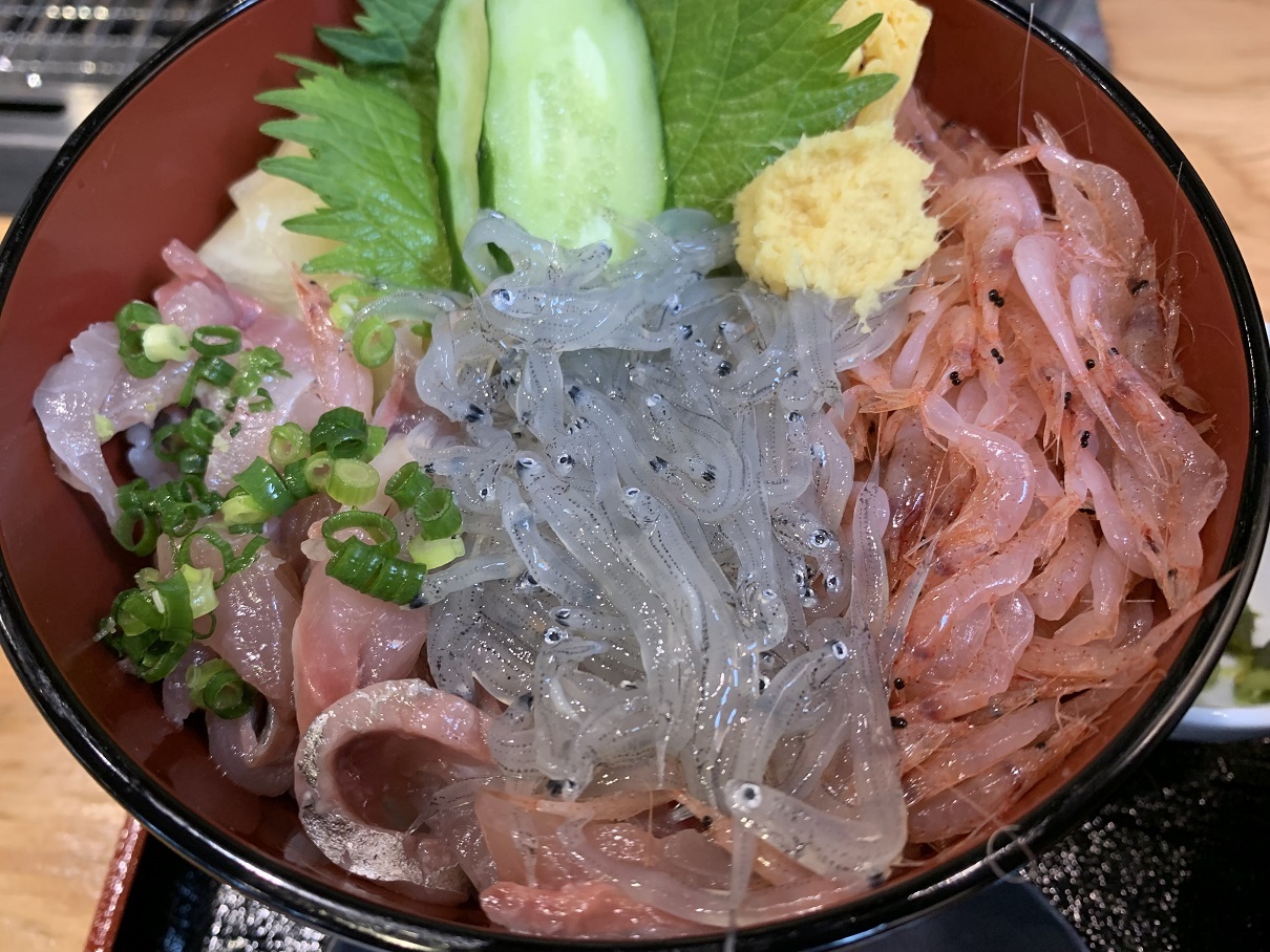 生しらす丼